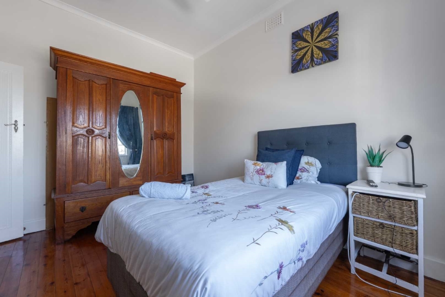 5 Bedroom Property for Sale in Green Point Western Cape